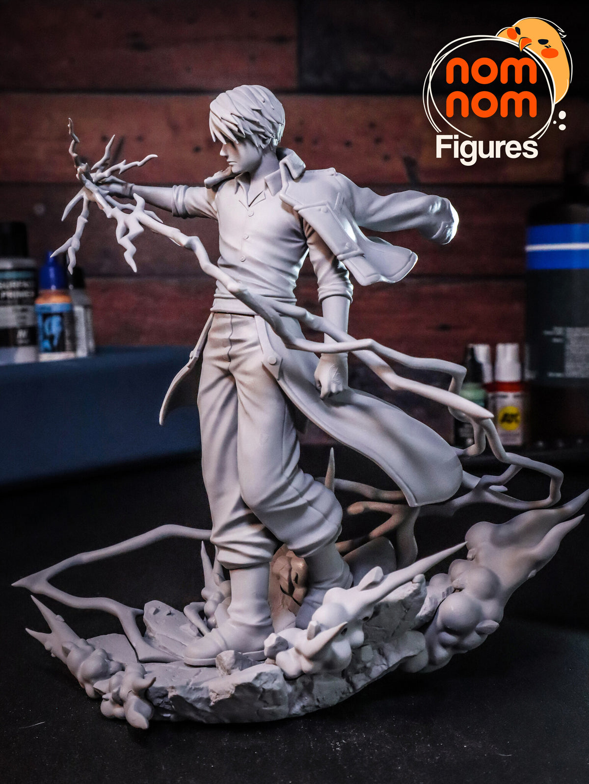 Sculptor's photo of an unpainted print: three-quarter view from his left, the snapping hand and the coat tails